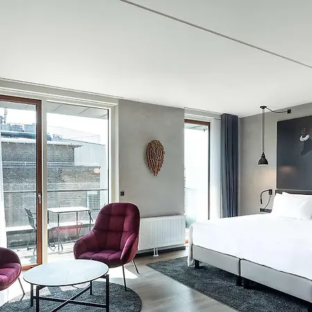 Radisson Red Hotel 4*