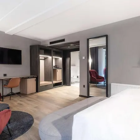 Ξενοδοχείο Radisson Red 4*